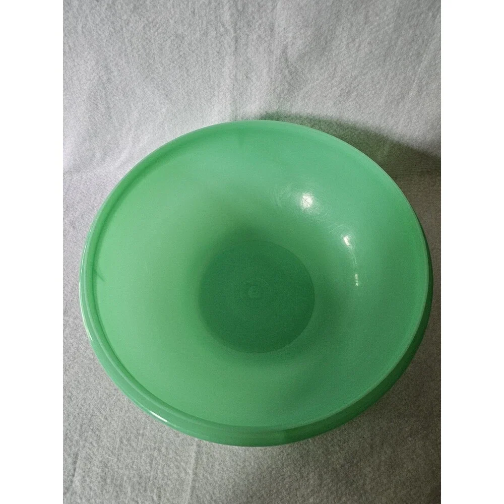 Tupperware Large 26 Cup Fix N Mix Bowl #274-9 & Lid - Jadite Green